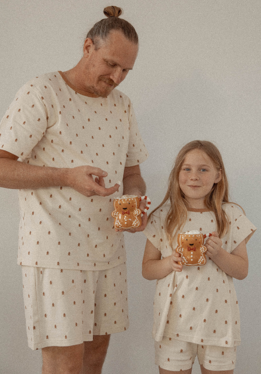 Miann &amp; Co Adults Unisex - Christmas Pyjamas - Alex T-Shirt and Remy Shorts - Gingerbread